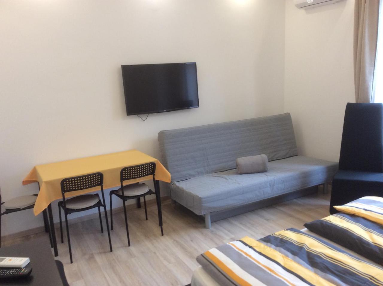 Furedi Virag Apartment *